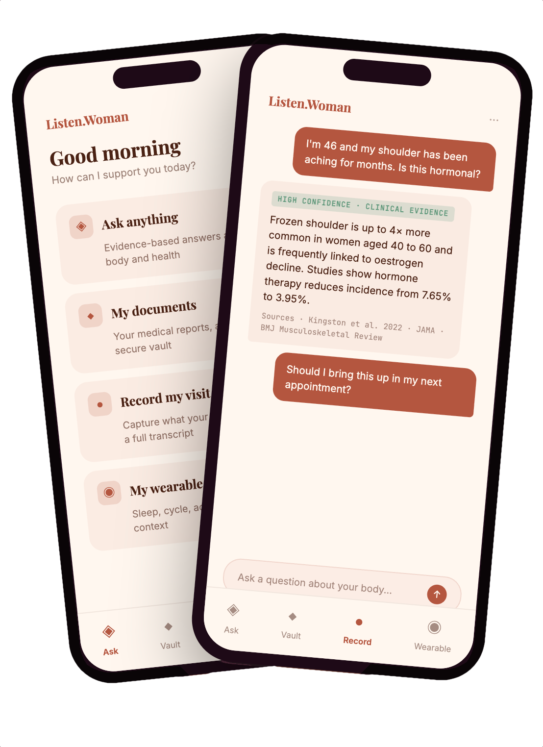 La app de Listen.Woman en un móvil, con un chat de salud basado en evidencia